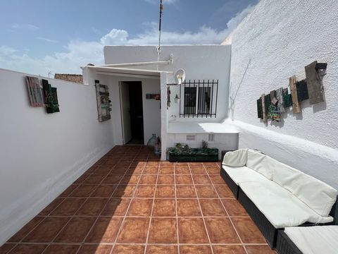 Set in the heart of the bustling market town of Turre, this well presented 3 bedroom village house offers you a slice of Spanish heaven. Turre is a traditional Spanish town that offers an abundance of local amenities, such as banks, shops, supermarke...