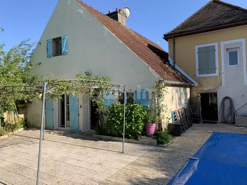 Ref 66862PM - GERGY near the centre. A house of 115 m² with 1 independent apartment of 30 m² (2 bedrooms, 1 shower room/toilet and 1 kitchen area). A renovation of the main kitchen and a refresh of the dining room are to be expected. A beautiful expo...