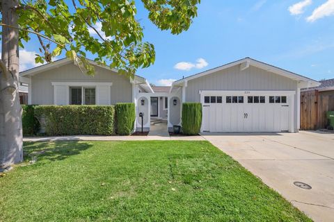 A beautiful and spacious 4 BD, 3 BA single story home in a desirable Los Gatos neighborhood. This home features updated kitchen with wood cabinets, granite countertops, breakfast bar, SS appliances and skylight for natural light. Spacious common area...