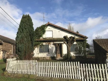 This habitable property is packed with potential. The house is in need of refreshing, whilst being habitable right away - a very attractive price. The ground floor has a kitchen (12m2), a living room (18m2), two bedrooms (11 and 9m2), a bathroom (5m2...