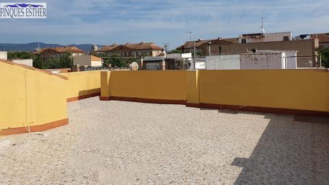 HOUSE IN SANT JOSEP OBRER YOUR DREAMS ARE ABOUT TO COME TRUE, WE OFFER YOU YOUR NEW HOME AT AN UNBEATABLE PRICE. With all services, transport, schools, university, hospital, pharmacy, supermarkets. It is divided into two floors for housing, totally e...