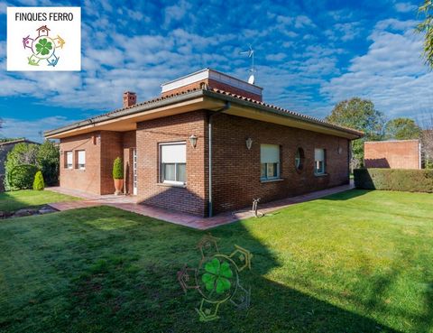 Welcome to your new home in the heart of L'Ametlla del Vallés! This detached house is much more than a property; It is the dream of living in the tranquility of the countryside, but with all the comforts of life in the center. First of all, you won't...