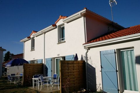 Nicely maintained apartments on a holiday park. All apartments have their own terrace and the apartments are separated by a footpath. There are two types of apartments on the park, 4 person (FR-44250-06) and 6 person (FR-44250-07).