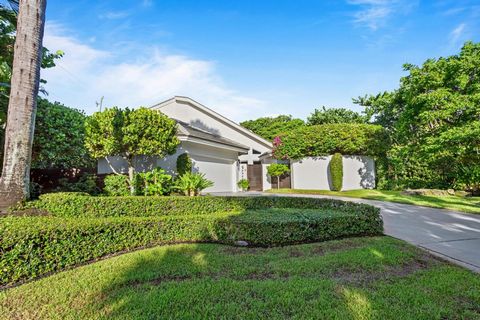 Lushly landscaped beach-area four-bedroom estate in prestigious Ocean Ridge is beautifully detailed with a modern vibe, a touch of Zen, and a sense of drama. Attractive details include dramatic soaring vaulted ceilings, polished Saturnia flooring, an...