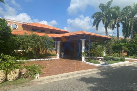 Location: Juan Dolio, San Pedro de Macorís 45 minutes from Santo Domingo ️ A 5-minute walk to Juan Dolio Beach Live in the exclusive Metro Country Club. This villa is your gateway to a stylish and secure investment. Key features Gated complex: 24/7 s...