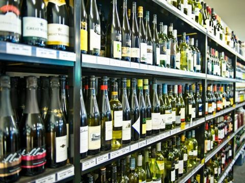 BOTTLE SHOP -- SPRINGVALE -- #5292443 Wine Estate * LOCATED IN SPRINGVALE * $26,000 per week * Reasonable weekly rental, long-term lease of 10 years * The store is large and has many parking spaces * Easy to care for, profitable