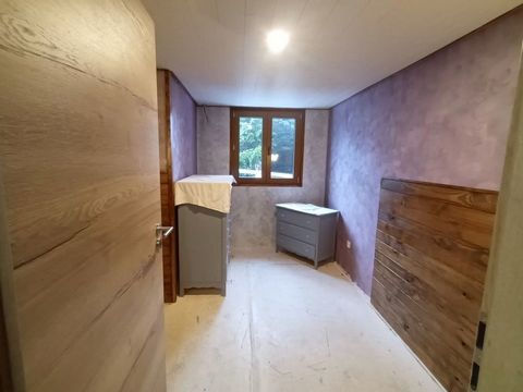 Discover an exceptional investment opportunity in a charming apartment located in La Roche-la-Plagne, just a stone's throw away from the bobsleigh track and a mere 4 km from the prestigious La Plagne ski resort. This well-designed apartment offers co...