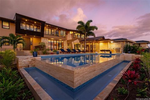 Experience modern luxury in this 6-bed, 4-bath, 2-half bath home, renovated in 2023. Enjoy high ceilings, acacia wood floors, and panoramic Diamond Head and ocean views throughout. The gourmet kitchen is a chef's dream and the mother-in-law suite add...