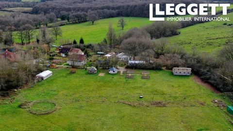 A25213ABR58 - This property has numerous buildings and would be ideal as an Ecocentre, camping or gîtes. Buildings include private accommodation, a bioclimatic straw-bale building with a wood frame, sanitary facilities, wooden chalets, three paligloo...