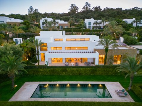 This spectacular villa is situated in Green 10 within the prestigious Finca Cortesin Resort. The villa sports stunning architecture that offers a modern take on golfside villas Upon arrival, a private driveway leads to covered outdoor parking spaces ...