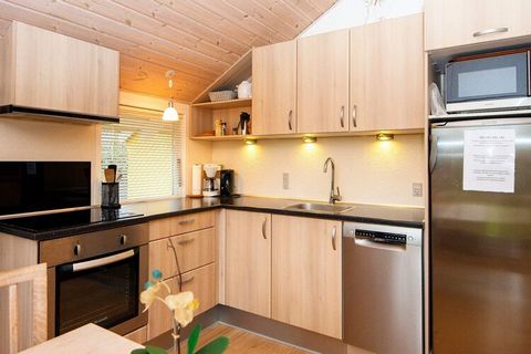 Ferienhaus in einem der schönsten Ecken Dänemarks ca. 400 m vom Fluss Gudenåen und nahe von Wald und dem Tange See, wo Sie baden und Kanufahren können. Küche und Fußboden wurden 2012 renoviert. Das Haus ist ideal für Angelfreunde, da Sie frei in eine...