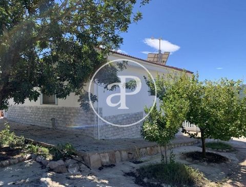 138 sqm house with views in Colina Venta Cabrera derecha, Montserrat.The property has 3 bedrooms, 1 bathroom, fireplace, 3 parking spaces and heating. Ref. VV2110019