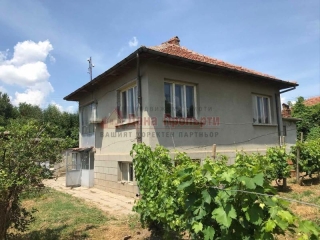 Price: €18.900,00 District: Ruse Category: House Area: 92 sq.m. Plot Size: 470 sq.m. Bedrooms: 2 Bathrooms: 1 House Area - 73 m2 Yard - 470 m2 The property is located near the central part of the village and is built on a slab. Consists of : First/gr...