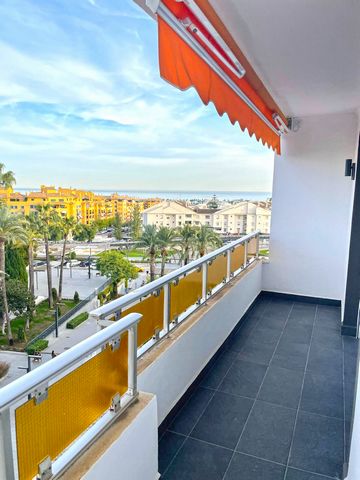 Well located three bedroom, south east facing apartment in San Pedro Alcantara; just a short walk to the beach and with all local amenities right on your doorstep. The property has been renovated and consists of an open plan living and dining area wi...