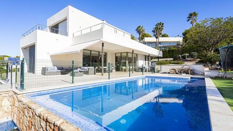 Stylish villa with pool on a spacious plot in a quiet residential area in the south-west of Mallorca. The perfect home for the whole family. The modern villa is situated on a plot of approx. 1,450 m2 and has a constructed area of approx. 440 m2. Dist...