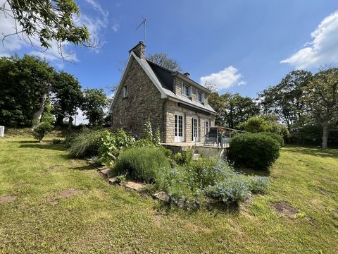 Die Agentur Rive-gauche lädt Sie ein, dieses charmante Steinhaus komplett renoviert zu entdecken. Sie werden die Ruhe und das Grün genießen, während Sie in der Nähe des Stadtzentrums sind. Das Haus wurde auf einem Grundstück von 2400 m2 erbaut und be...