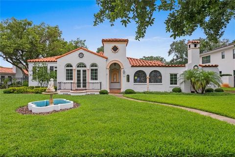 Located in the Parkland Estates, this quintessential Mediterranean Revival home with historic charm has been well maintained by the current owner with beautiful original flooring and molding details. This home is positioned on a large lot, at .38 acr...