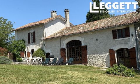 A30158PA24 - Vrijstaande woning met 4 slaapkamers op een zelden gevonden locatie. Prachtig ononderbroken uitzicht over het prachtige landschap van de Dordogne, maar toch niet geïsoleerd en binnen handbereik van voorzieningen. Dicht bij de rivier de D...