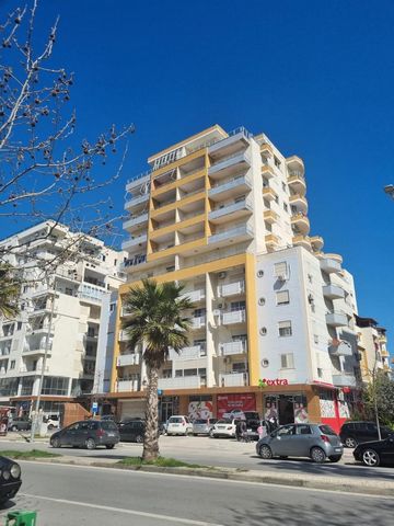 Appartement meublé à vendre près de la mer en Albanie L’appartement est situé à Rrota Kuqe à Durres. Il y a de nombreux hôtels, marchés et toutes les autres commodités sociales accessibles à pied. 4ème étage avec ascenseur 150 mètres de la plage Oppo...