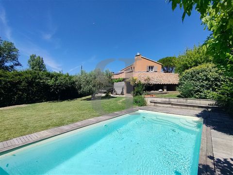 Architect's house with swimming pool and gîte for sale in the Vaison la Romaine region - Vaucluse Located in the heart of a charming village in the Vaucluse with all shops, discover this superb architect's house for sale near Vaison la Romaine of app...