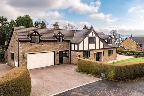 Tudor House is a superb detached property located on the outskirts of Barrowford and Fence yet within easy reach of all local amenities. Located in a well-established and quiet residential area this property sits within a generous plot and offers gen...