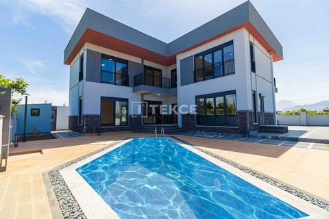 Villa Individuelle de 4 Chambres avec Piscine Privée à Döşemealtı Antalya La villa est située dans le quartier Yeniköy de Döşemealtı à Antalya. Döşemealtı est situé à proximité du centre-ville et constitue un endroit idéal pour ceux qui recherchent u...