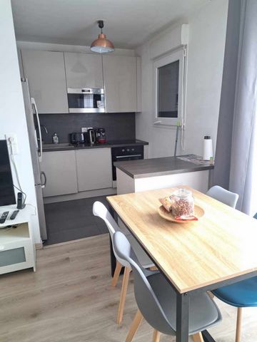 Appartement meublé , avec sèche-linge , lave-linge, lave vaisselle, literie fournie. proche du métro 13 . Appartement de 3 chambres, toutes charges et wifi inclus.