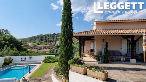 A31165CLE34 - Situated in a quiet village just 10 minutes from Lamalou les Bains, this is a superb opportunity to acquire a spacious, comfortable home with uninterrupted views. The garden has a pond with fish and frogs and the pool area with its summ...