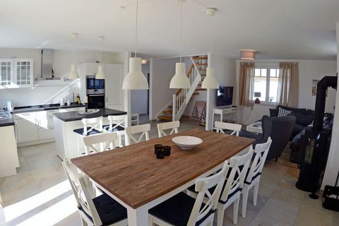 Thatched holiday home over 2 floors, high quality and lovingly furnished with fireplace and sauna, approx. 450 m to the sandy beach of the Baltic Sea, up to 8 people with 4 bedrooms