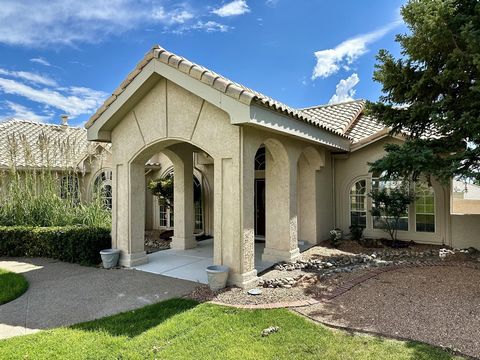 Beautiful and well maintained custom home in a serene Foothills neighborhood. This property features new kitchen counters, floors, lighting, showers and much more. The single level house with an open floor pan has 3 spacious bedrooms with walk in clo...