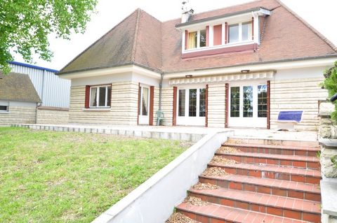 Dpt Loiret (45) SARAN maison de 130 m² avec dépendance sur un terrain de 1 800,00 m²