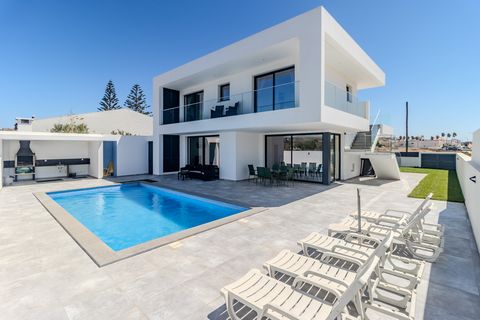 This charming 2+1 bedroom villa is located in picturesque Vila do Bispo and offers a perfect blend of modern comfort and natural beauty. Inside, the bright and well-distributed rooms offer all the necessary comforts for contemporary living. The large...