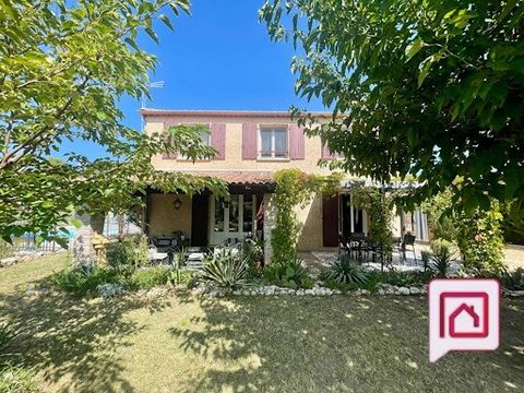 située à MASSILLARGUES ATUECH dans un quartier calme sans nuisance sonore , villa familiale d'environ 135 M2 érigée sur un terrain d'environ 1200m2 clos et arboré avec piscine sécurisée et pool house . Cette villa est répartie sur deux niveaux: Au re...