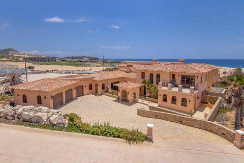 Nichée le long de la côte immaculée de Cabo San Lucas, la maison de plage de Diamante offre une retraite inégalée pour ceux qui recherchent l’expérience ultime de la plage de luxe. Cette superbe propriété incarne l’essence de la vie côtière avec son ...