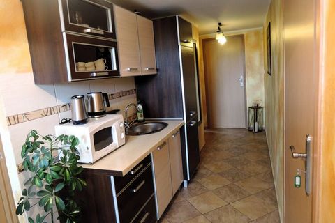 Una casa vacanza ampia e confortevole, ideale per una famiglia numerosa o un gruppo di amici. Gli ospiti hanno a disposizione 2 soggiorni, una sala da pranzo, 6 camere da letto, 4 bagni ed una cucina molto ben attrezzata. Accanto alla casa si trova u...