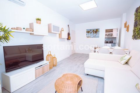 We present you this charming two bedroom apartment in Quarteira. A true jewel for those looking for comfort and proximity to the sea. This property, meticulously cared for, is the perfect choice for those who value quality of life and a privileged lo...