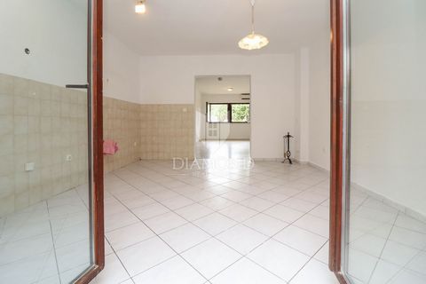 Location: Istarska županija, Poreč, Poreč. Poreč, bright two-bedroom apartment in the basement In Poreč, in a sought-after location, this spacious apartment in the basement with a total of 95.81 m2 is for sale. The apartment consists of a spacious li...