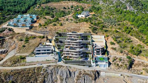 Villa con infrastrutture sviluppate e splendida vista dalle finestre La villa a Tepe, Alanya è una sistemazione di lusso con vista panoramica sul mare. Questa spaziosa villa 4+2 si estende su una superficie di 750 metri quadrati, situata in un comple...