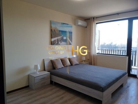 HOLDING GROUP real estate propone in vendita un appartamento con una camera da letto in un edificio residenziale in costruzione nella regione di Varna. Il complesso si trova al centro di un prato, circondato da bellissimi pendii verdi, con un bosco s...