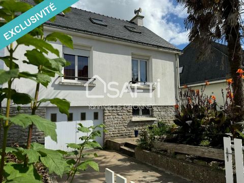 Située en plein cœur de Noyal-Muzillac, cette maison à la nantaise offre un cadre de vie paisible à proximité des commodités de la ville. La présence d'écoles, de commerces et de bus en font un emplacement idéal pour les familles en quête de praticit...