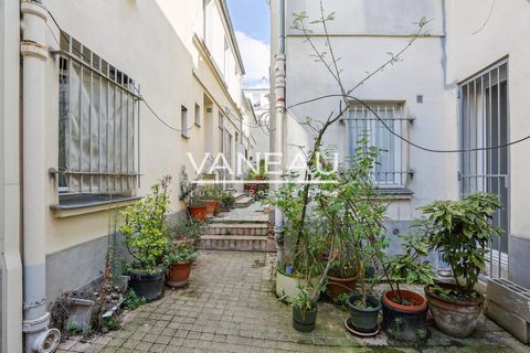 PARIS 10EME - rue Ste Marthe - Metrolinien 2 und 11 In einem charmanten kleinen sicheren Gebäude von 2 Etagen aus dem Anfang des 19. Jahrhunderts, typisch für die Rue Ste Marthe und ihre kleine Dorfseite, bietet Ihnen die Vaneau-Gruppe eine atypische...