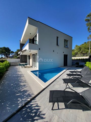 ID CODE: 27083 Dux Zadar Mob: +385 98 979 1602 Tel: +385 91 480 8808 E-mail: info@dux-nekretnine.hr www.dux-dalmacija.com