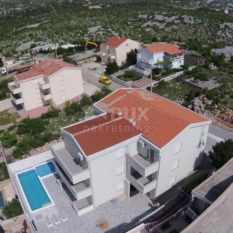 Location: Ličko-senjska županija, Karlobag, Cesarica. Karlobag, CESARICA-casa con nove appartamenti, piscina riscaldata, vicino al mare Casa recentemente ristrutturata con nove appartamenti in vendita. La casa si sviluppa su tre piani, all'interno di...