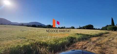 QUISSAC ./ L' Agence Négoce Habitat vous présente en exclusivité, ce terrain à bâtir de 4759m2 situé en zone artisanale. L' emprise au sol est non limité, hauteur max 7m au faitage. Pas d'activité créant des nuisances. Prévoir viabilisation et assain...