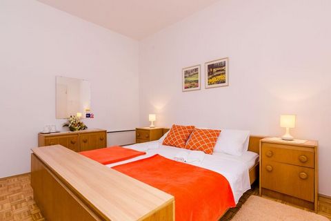 Rooms Batina are set in a quiet area of Dubrovnik, 1.5 km from the UNESCO-protected Old Town.. Luggage storage before check in is available. This lovely double room is a perfect fit for up to two persons. It features free Wi-Fi, air-conditioning and ...