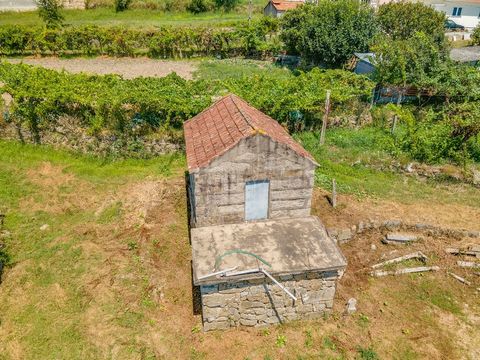 Occasion unique d’acquérir une maison à Vila Boa do Bispo qui se distingue par sa superbe vue sur la rivière Tâmega. Cette propriété offre une combinaison parfaite de tranquillité et de beauté naturelle, offrant un environnement harmonieux pour ceux ...