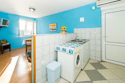 Apartments Matea offers three self-catering accommodations are located in Štikovica, a quiet little place in suburbs of Dubrovnik with beautiful beach, just 15 minutes ride to Dubrovnik's Old Town. Free parking is available on site. This lovely two b...