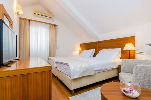 Pansion Srebreno is situated in Mlini a lovely village near historic Dubrovnik. Mlini is a small, idyllic fishing settlement located halfway between Dubrovnik and Cavtat with intact beauty, rich vegetation and stunning beaches as well as historical a...