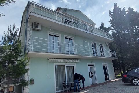 Apartments Smokvica are located in Starigrad only three km from Nacional Park Paklenica. BBQ facilities, as well as outdoor furniture, are at your disposal, which makes this place ideal for a nice and relaxing family or friends' vacation. It offers a...