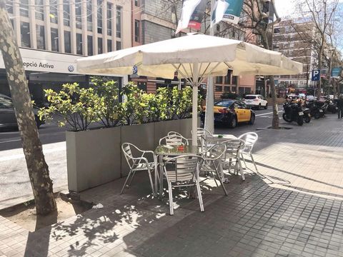 GRANDE OPPORTUNITÉ DE VENTE DE PROPRIÉTÉ DE LOCAUX AVEC RESTAURANT EN PLEINE ACTIVITÉ. LOCATAIRE PAYANT UN LOYER AVEC UN RENDEMENT ANNUEL CORRECT. TRÈS BIEN SITUÉ DANS L’ESQUERRE DE L’ÈIXAMPLE À BARCELONE. C/MAJORQUE - URGELL PRIX DE VENTE AVANT . 33...